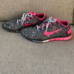 Nike 5.0, grey leopard with neon pink, Size 7
